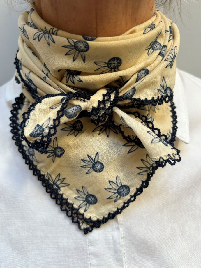 THREE M - Scarves 2584 (magurits)
