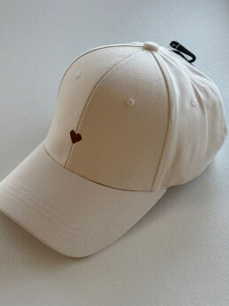 THREE M - Cap with heart
