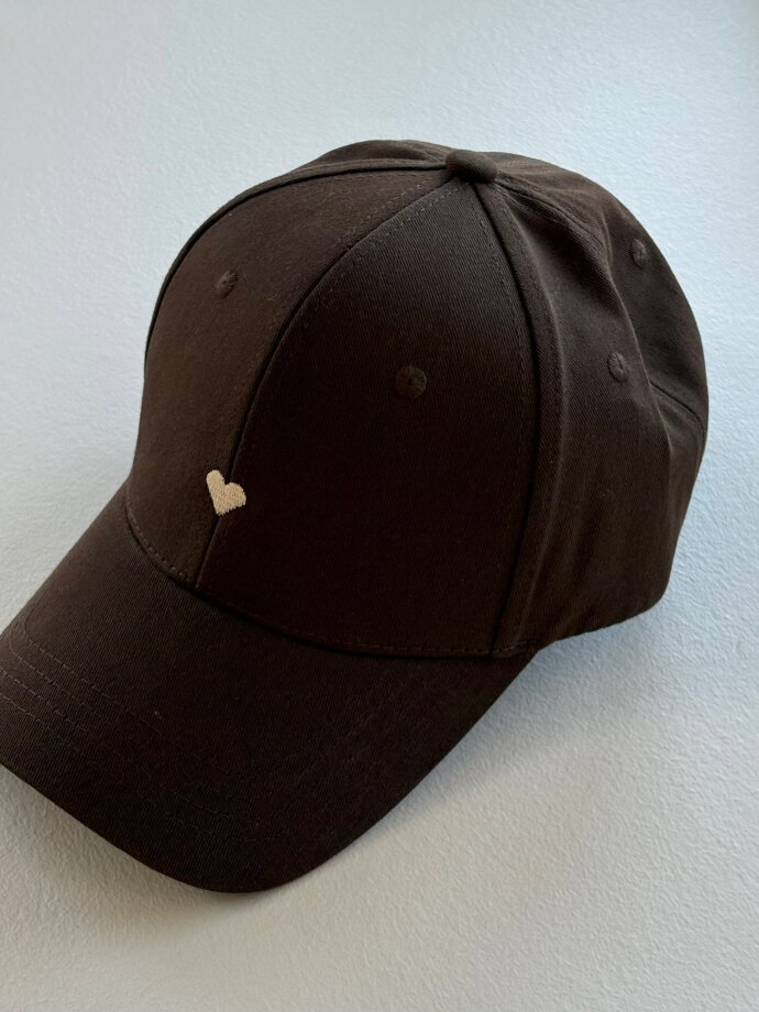 THREE M - Cap with heart