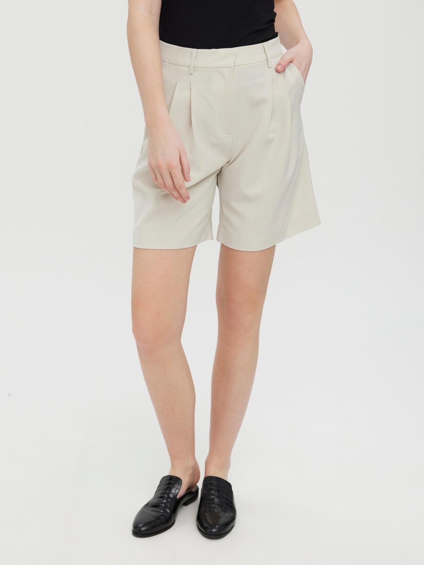 tråd Abe komedie Svane Kerteminde - Shorts -Women - VERO MODA - Troian Long Shorts